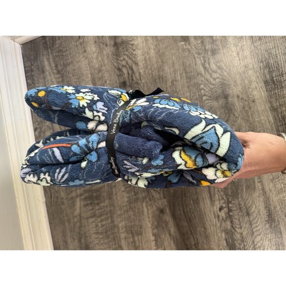 VERA BRADLEY Throw Blanket Floral Bursts 80 X 50 Blue Plush Blanket NWT - Picture 5 of 7